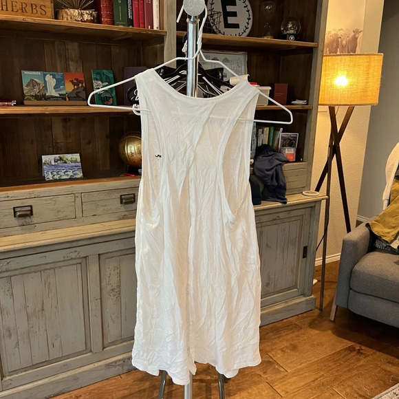 Lululemon logo all tied up tank size 4 - Picture 2 of 5